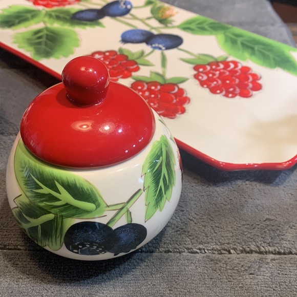 SALE!!!! Berry cream and sugar bowl with serving tray.     2 - Picture 5 of 15